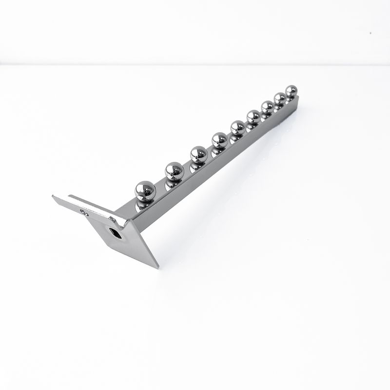 Gancho-de-9-bolas-metalico-cromado-para-exhibidor-ranurado.