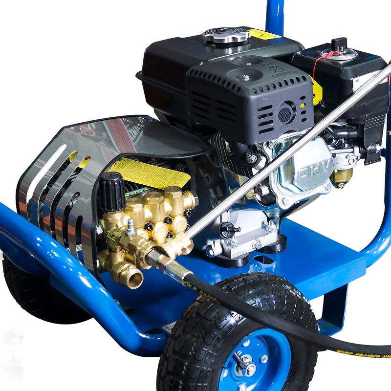 Hidrolavadora-a-gasolina-de-15-lt-de-estructura-metalica-de-7-HP-a-2500-PSI.