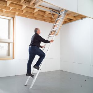 Escalera para ático de aluminio de 25,5 x 54 pulgadas. - LOUISVILLE LADDER