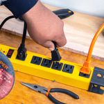 Multicontacto-14-AWG-industrial-supresor-de-picos-6-entradas