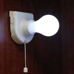 Foco-LED-tipo-bombillo-SIN-CABLE-blanco-con-cadena-de-Attached.
