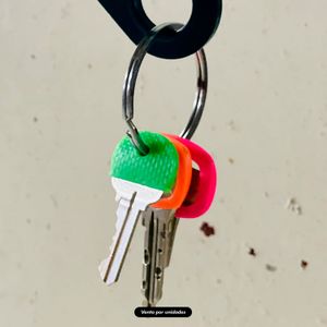 Identificador de llaves tipo media luna disponible en Varios colores. - WRT