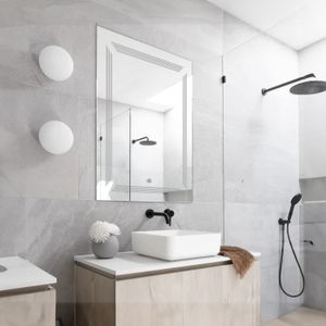Espejo rectangular vertical de 60 x 80 cm con luz led y textura de líneas rectas para baño - ORGILL