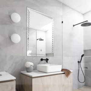 Espejo rectangular vertical de 60 x 80 cm con luz led y textura de líneas diagonales para baño - ORGILL
