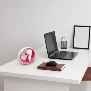 Ventilador de escritorio compacto de uso personal. - ORGILL