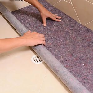 Fieltro protector reusable color gris de 1 x 15 m para pisos. - BYP