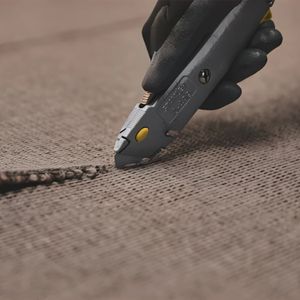 Cuchilla retráctil metálica con tecnología QUICK CHANGE de cambio rápido. - STANLEY