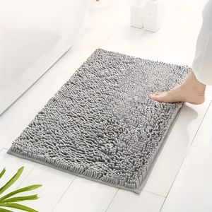 Set de 2 alfombras de chenilla aterciopelada color gris para baños. - PALM SPRINGS HOMES
