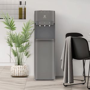 Dispensador de agua eléctrico con sistema de botellón oculto. - ELECTROLUX