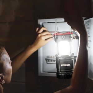 Linterna HIBRIDA extensible tipo farol con base magnética y batería recargable, 300lm. - EVEREADY