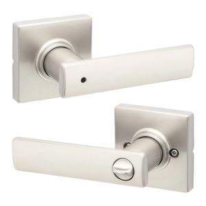 Cerradura tipo manija sin llave para baño y dormitorio BRETON de acabado en nikel satinado. - KWIKSET