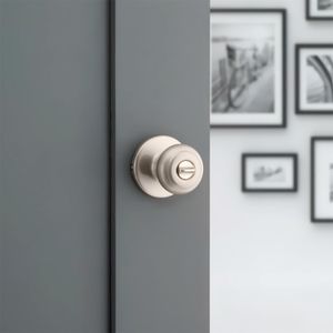 Cerradura para baño o dormitorio sin llave NIKEL SATIN COVE con tecnología antibacterial. - KWIKSET
