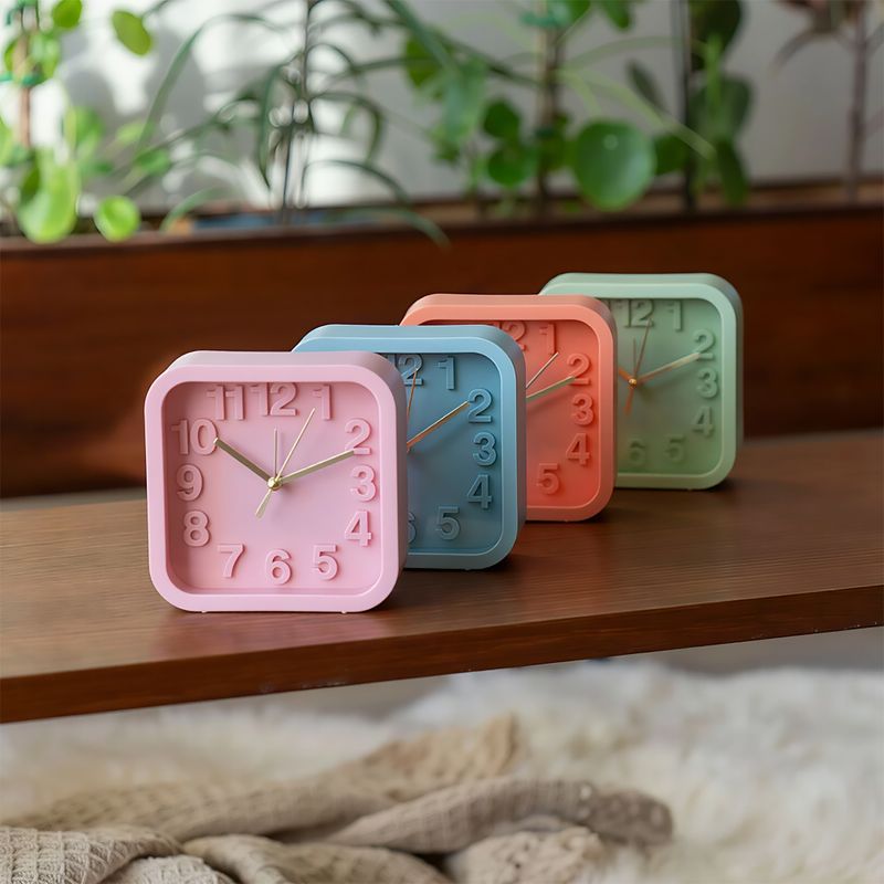 Reloj-despertador-de-13-x-13-cm-de-colores.---ORGILL
