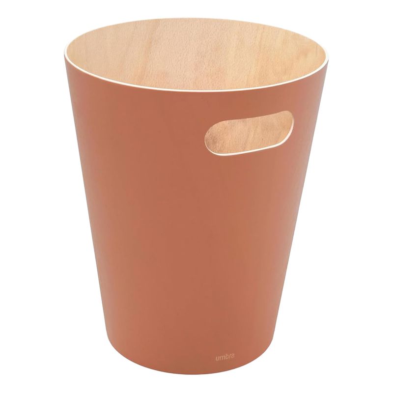 Basurero-de-madera-redondo-con-acabado-coral.---UMBRA