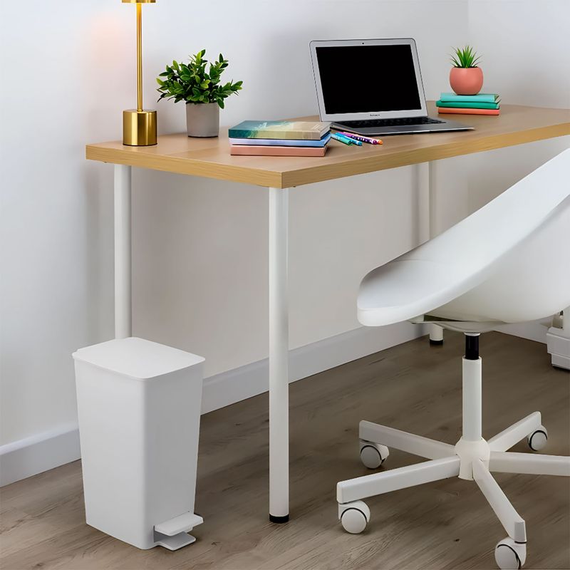 Basurero-con-pedal-blanco-de-diseño--SLIM--con-8-lt-de-capacidad.---RIMAX
