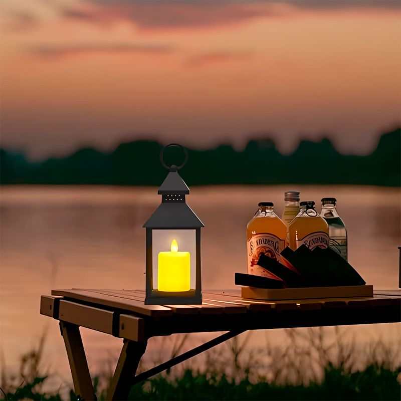 Farol-decorativo-LED-en-color-negro-funciona-con-pilas-AAA--3-no-incluidas-.---KOLE-IMPORTS