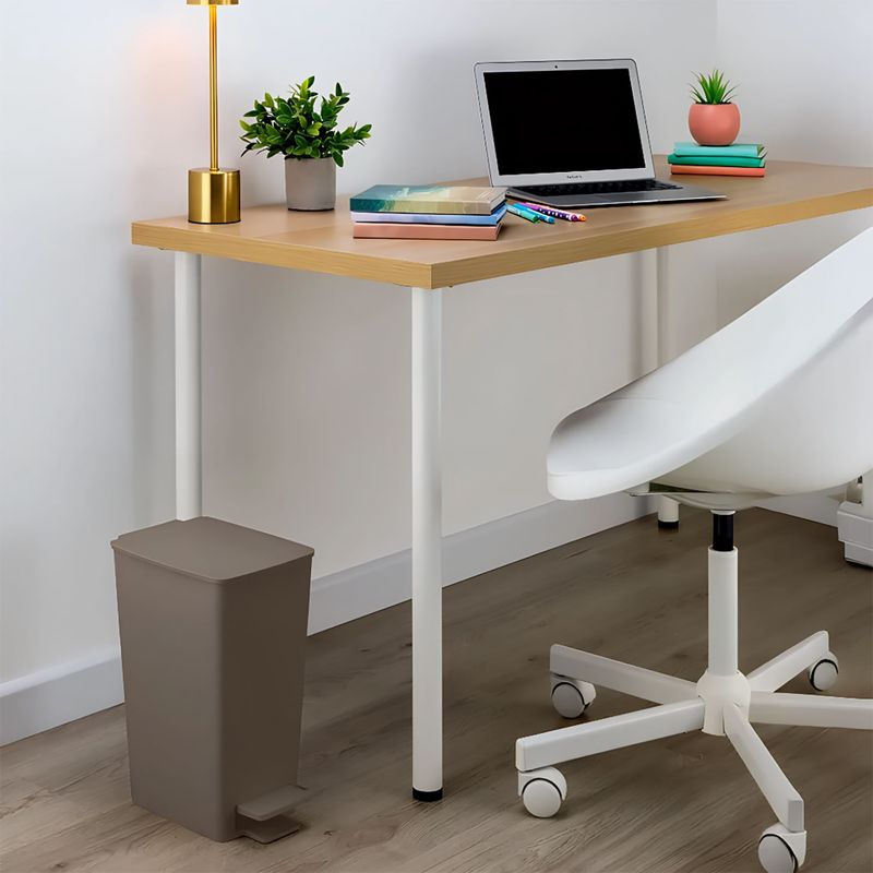 Basurero-con-pedal-mocca-de-diseño--SLIM--con-8-lt-de-capacidad.---RIMAX