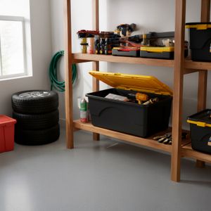 Caja de almacenamiento "Utility box" de 30 lt, color negro con tapa amarilla. - PLAPASA