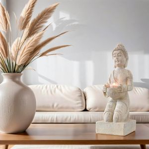 Adorno para jardín de Buda arrodillado con porta velas, hecho de piedra, color arena. - ORGILL