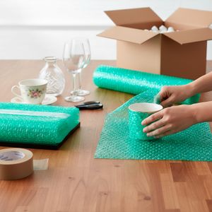 Rollo de burbuja RECICLADO, en color verde de 500 x 50 cm. - ORGILL